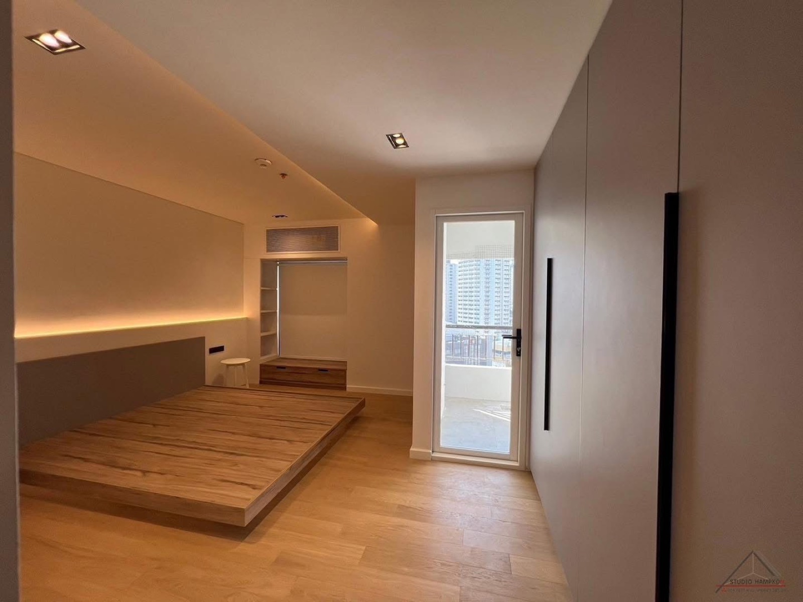 Grand Diamond Condo — interior detail