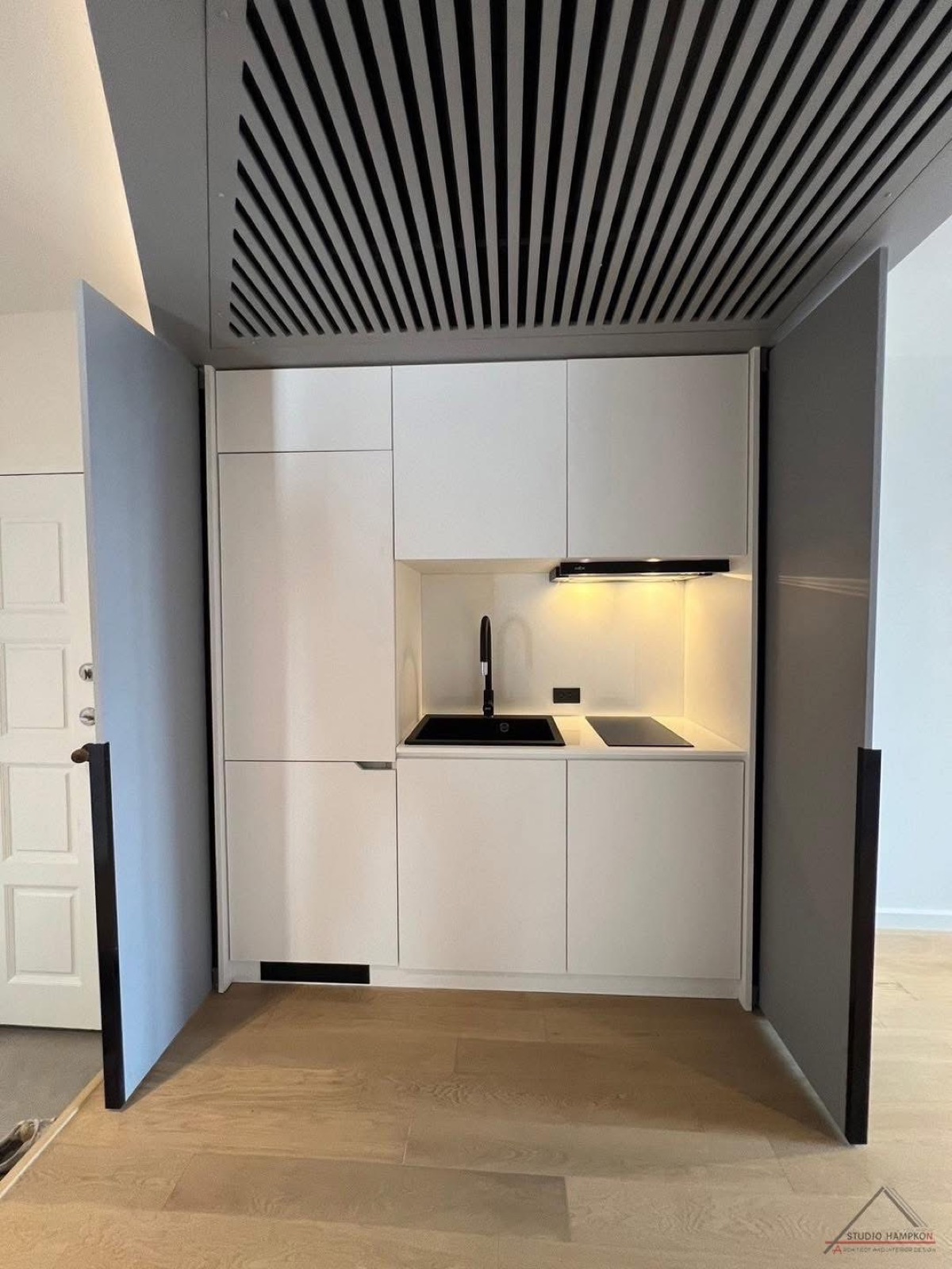 Grand Diamond Condo — living area