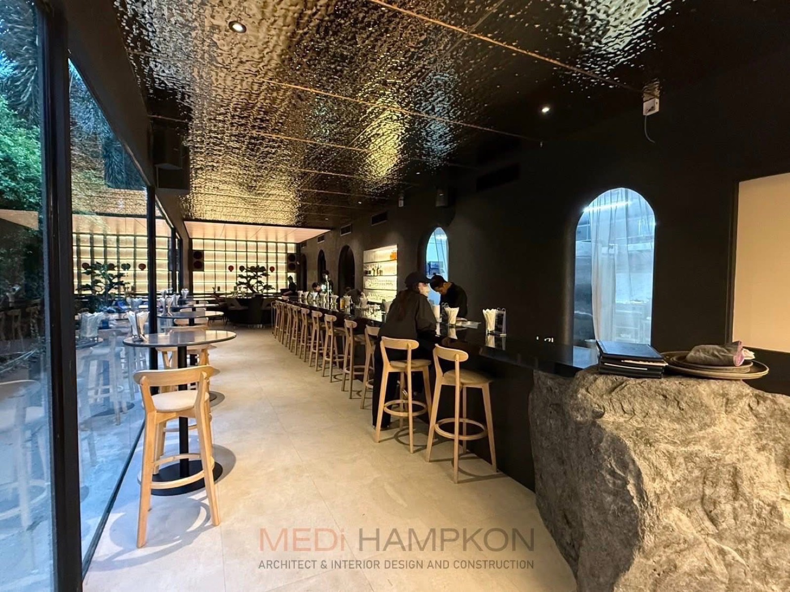 Teppen Ekkamai Restaurant — interior detail