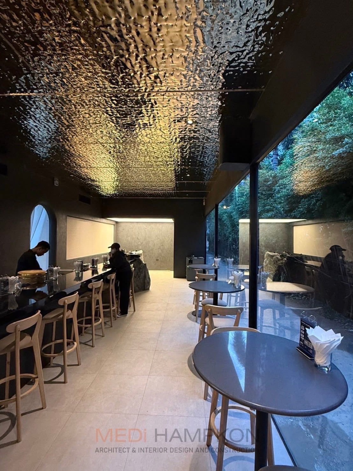 Teppen Ekkamai Restaurant — seating area