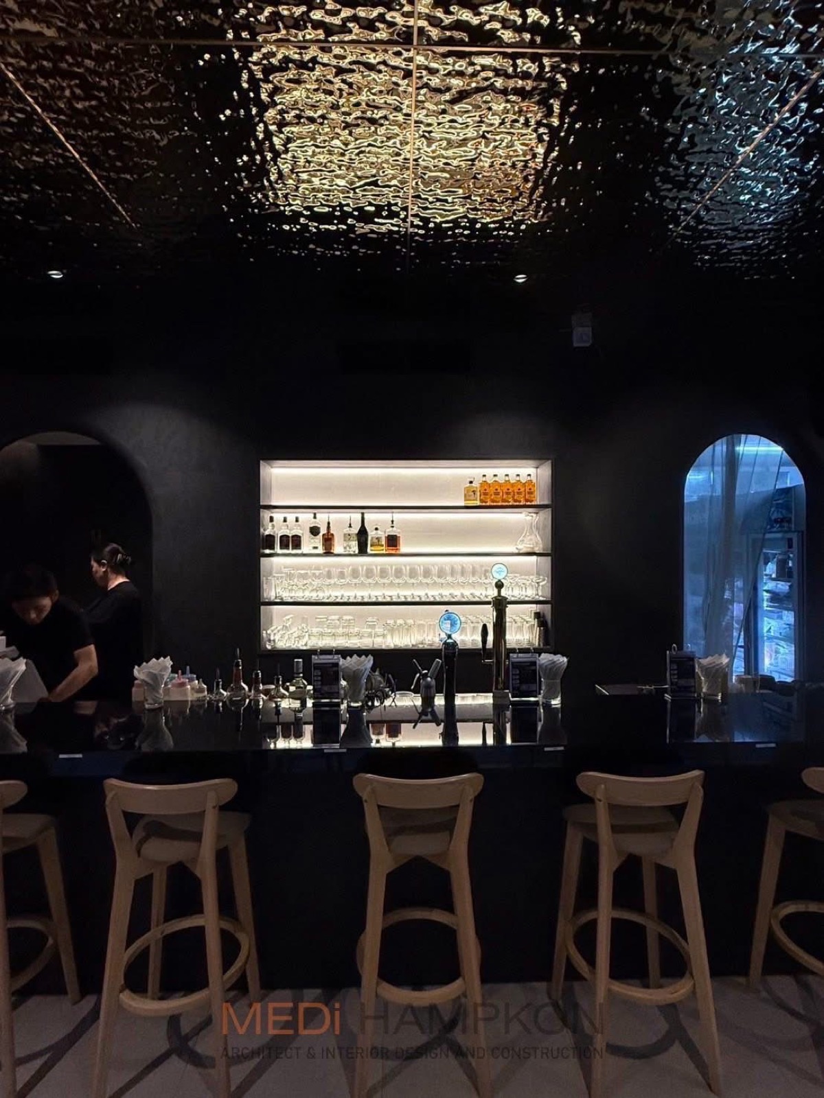 Teppen Ekkamai Restaurant — dining room