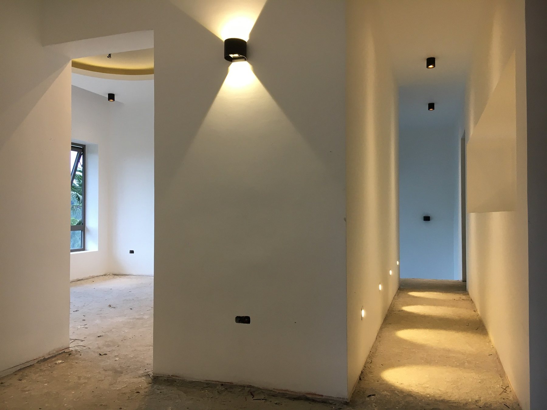 Interior hallway, Ultra